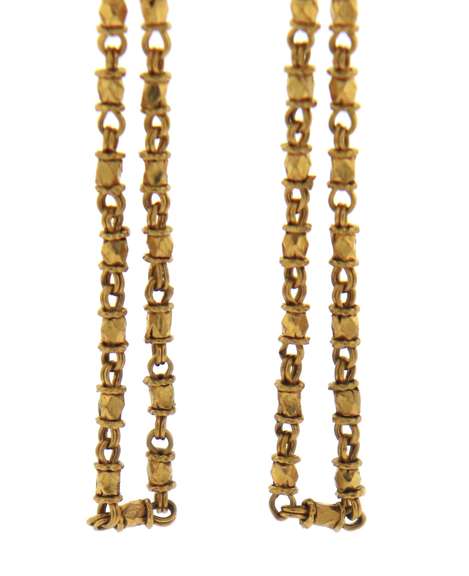 Graceful 21kt Dangle Chain Earrings