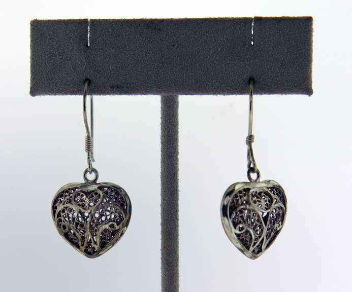 Vintage Sterling Silver Filigree Heart Dangle Earrings