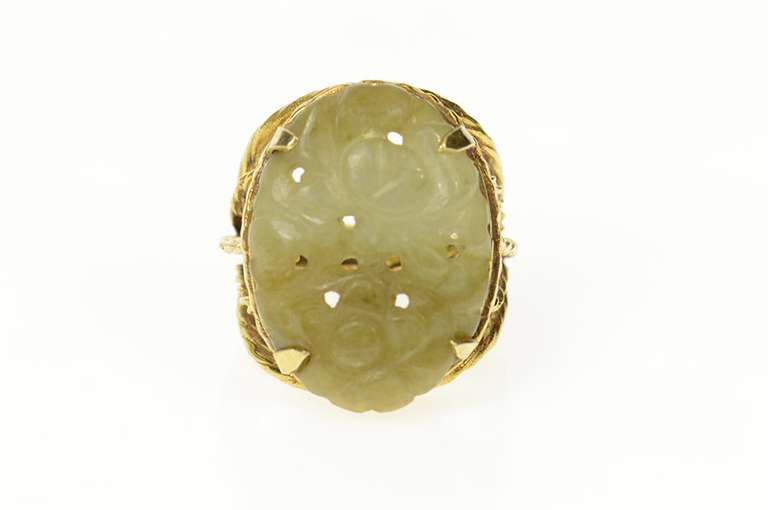 14K Yellow Gold Carved Floral Ornate Jade Retro Cocktail Ring