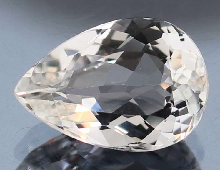 Gorgeous 9.66ct diamond white Topaz