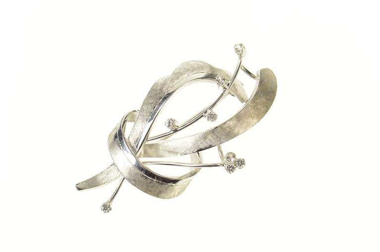 18K White Gold Diamond Inset Retro Ribbon Statement Pin/Brooch