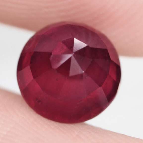 Stunning deep red 4.05ct Ruby solitaire