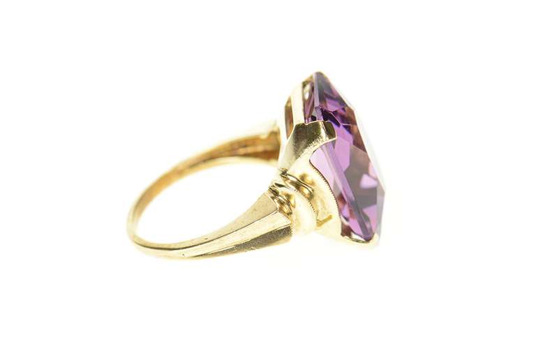 10K Yellow Gold 1960's Amethyst Retro Cocktail Statement Ring