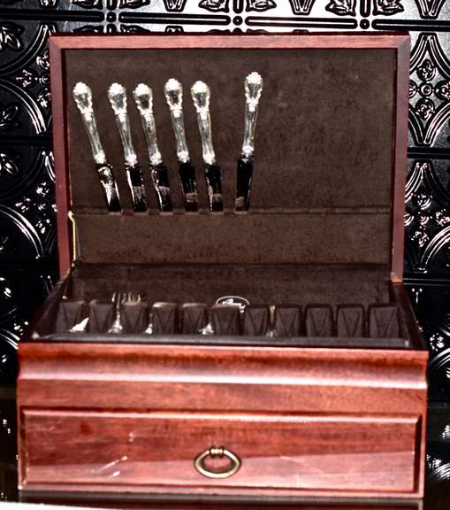 Service for 12 of Lunt Sterling Belvedere Pattern