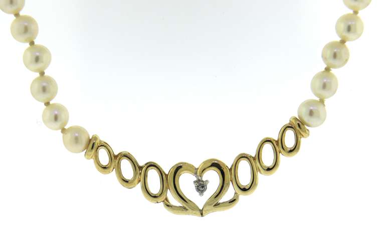 White Fresh Water Pearl Necklace w Gold Heart Center