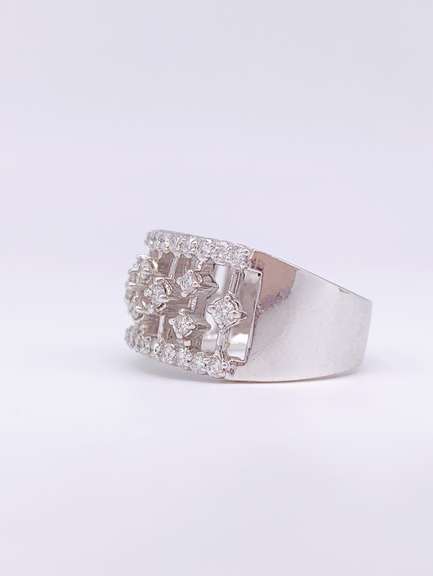 Beautiful 14kt Gold Diamond Band