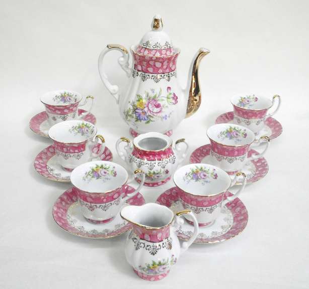 The pink Bouquet 17pcs Porcelain Tea Set