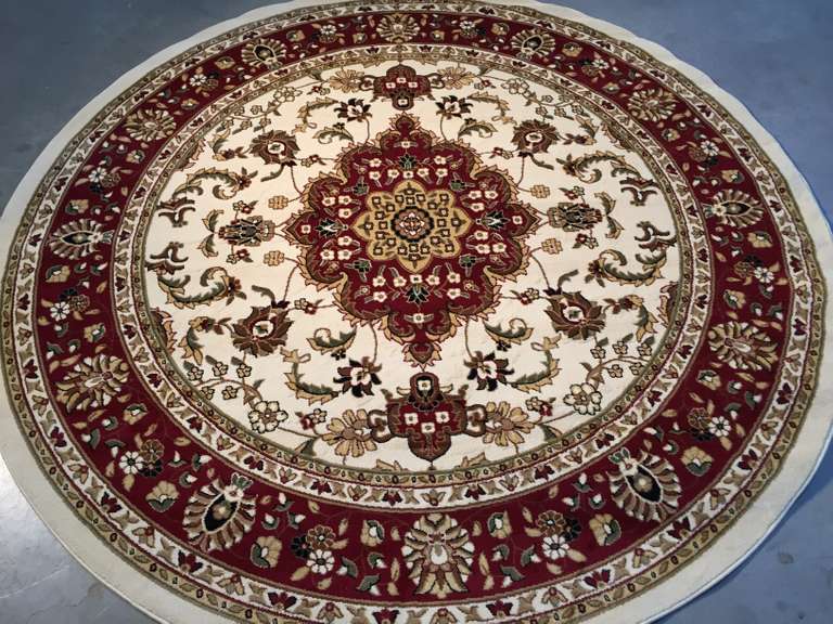 CLASSIC DESIGN RUG 8 ROUND