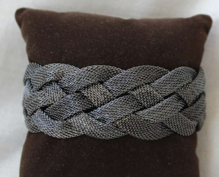 An Eye Catching Dark Gray Color Mesh Bracelet