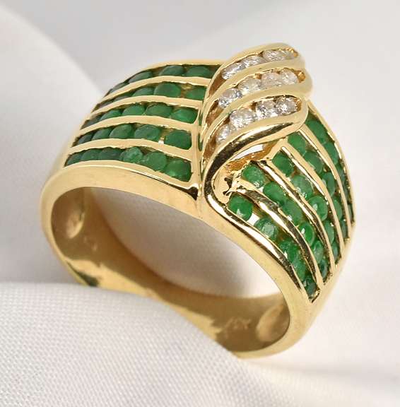 Unusual Modern Emerald and Diamond Cluster