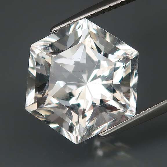 Stunning! 10.33ct diamond white Brazilian Quartz