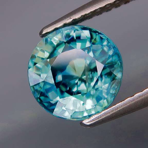 Glittering 3.40ct blue Zircon solitaire