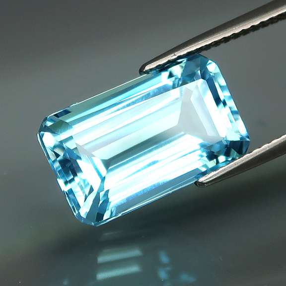 Superb eye clean 8.91ct vivid Swiss blue Topaz