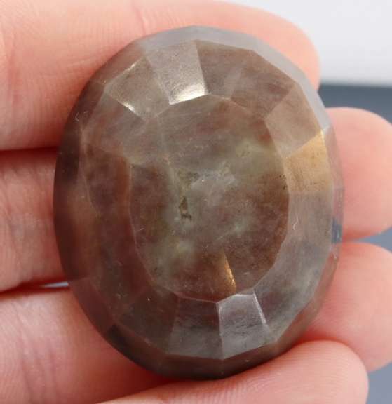 UNTREATED! Gorgeous 218ct gray toned Sapphire