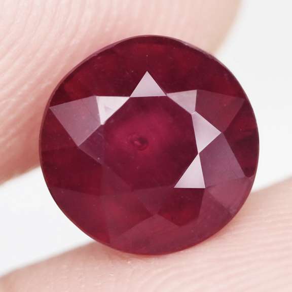 Stunning deep red 4.05ct Ruby solitaire