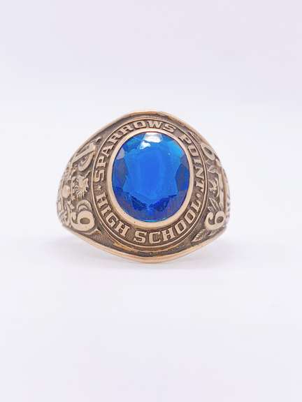 Heavy 10kt Gold Class Ring