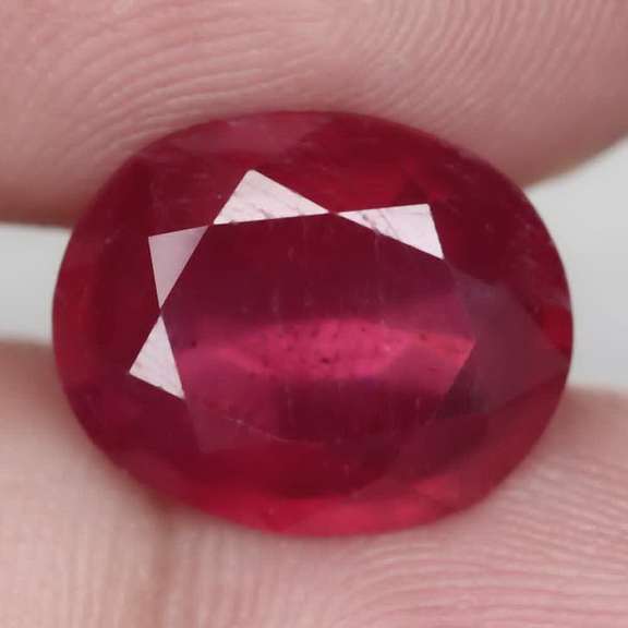Stunning 6.69ct top imperial red Ruby center stone