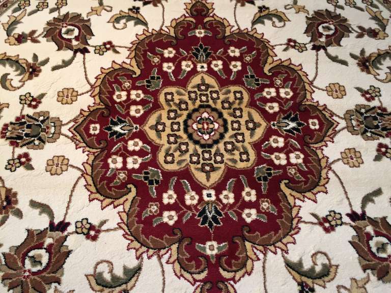 CLASSIC DESIGN RUG 8 ROUND