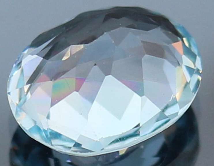 Full sparkle! 5.70ct vivid sky blue Topaz