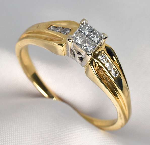 Sweet Diamond Ring