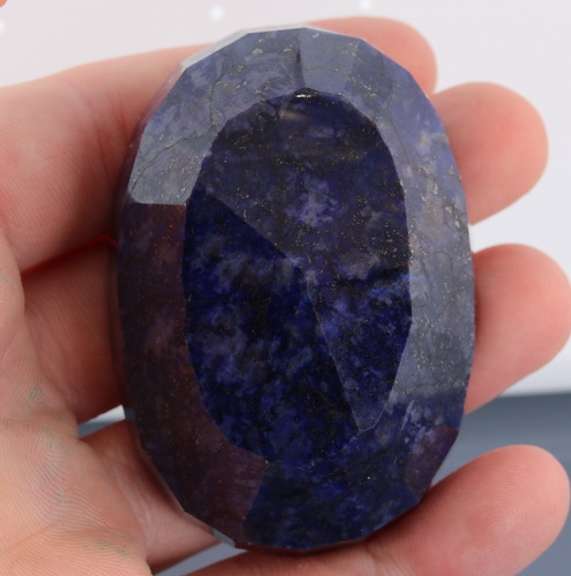 Rich 646ct royal blue Sapphire