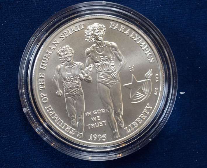1995 UNC Commemorative Silver Dollar in Capsule
