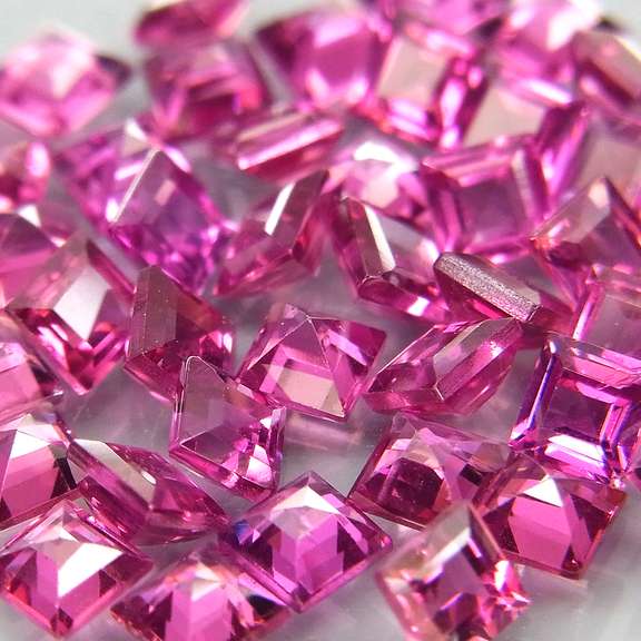 Amazing 5.08ct princess cut top violet pink Garnet set