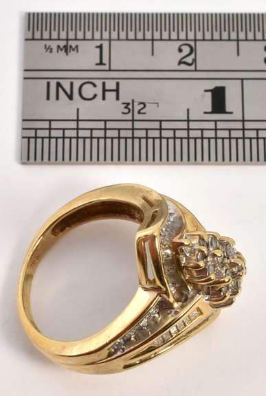 Flashy Round & Baguette Dia. Cluster