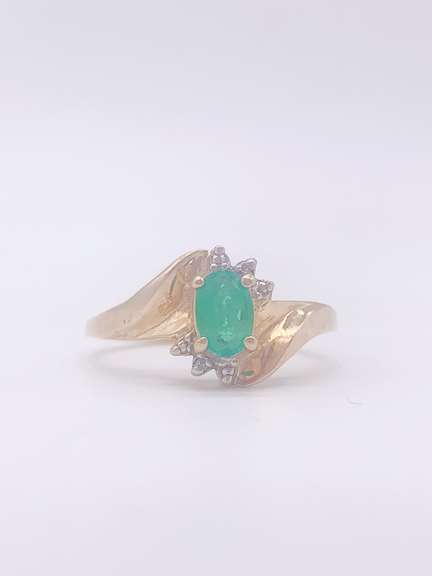 14kt Gold, Emerald, & Diamond Ring