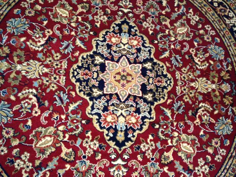 CLASSIC DESIGN RUG 6 ROUND