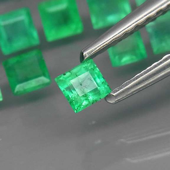 Outstanding 4.76ct real Colombian Emerald set