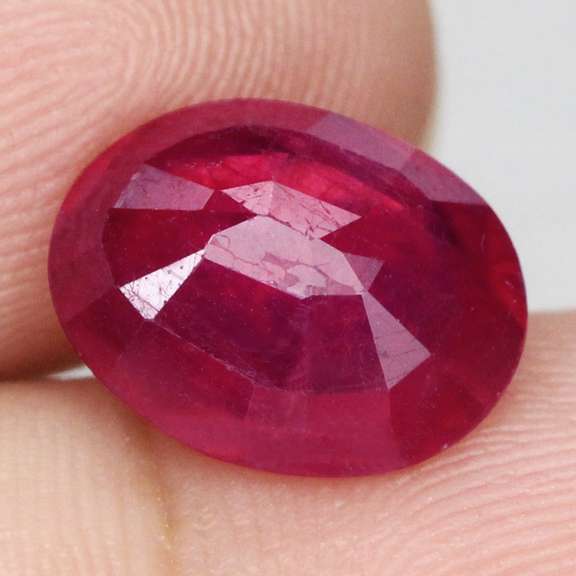 Stunning 5.54ct top imperial red Ruby center stone