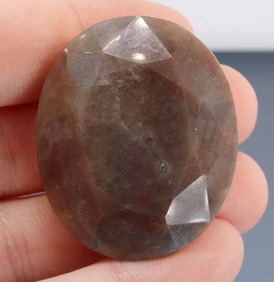 UNTREATED! Gorgeous 218ct gray toned Sapphire