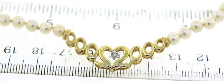 White Fresh Water Pearl Necklace w Gold Heart Center