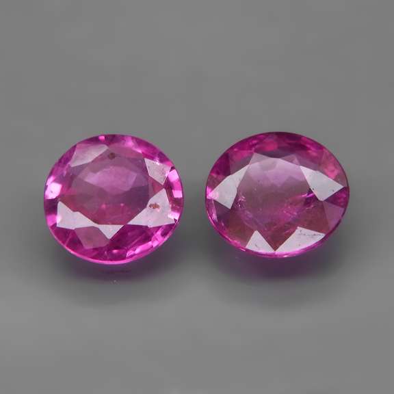 Top crystal! 1.45ct set of round cut Rubies -Heated only!
