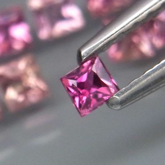 Princess cut! Unheated! 4.10ct Sapphire set!