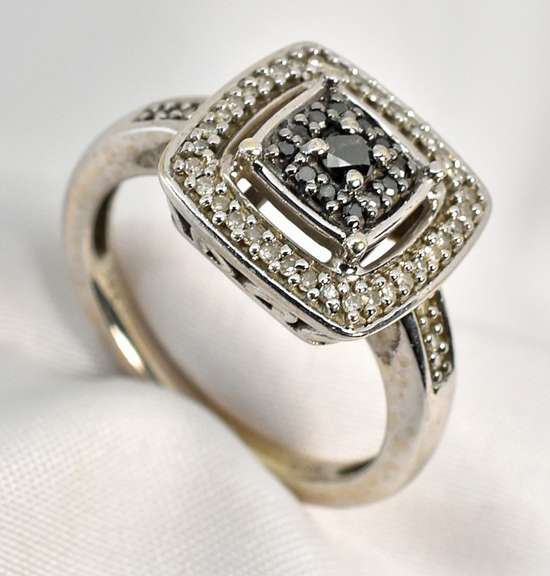 Modern Black & White Diamonds