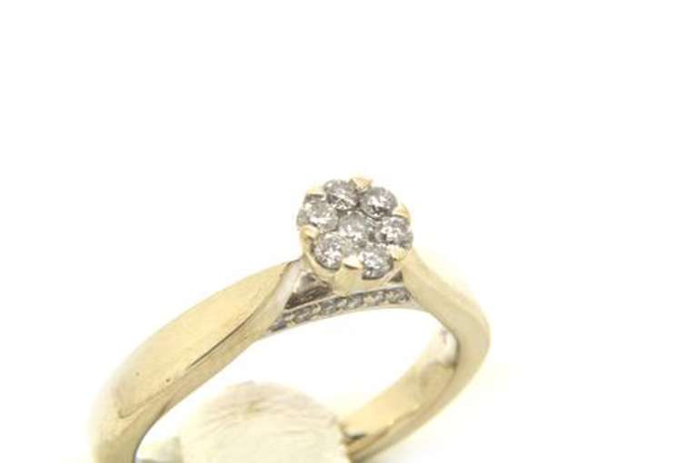 Dazzling 14kt Diamond Ring