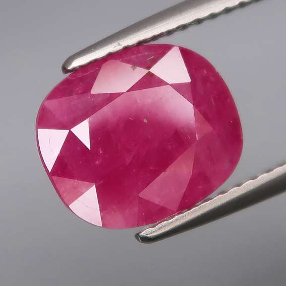 Heated only! Vibrant 4.88ct pinkish red Ruby