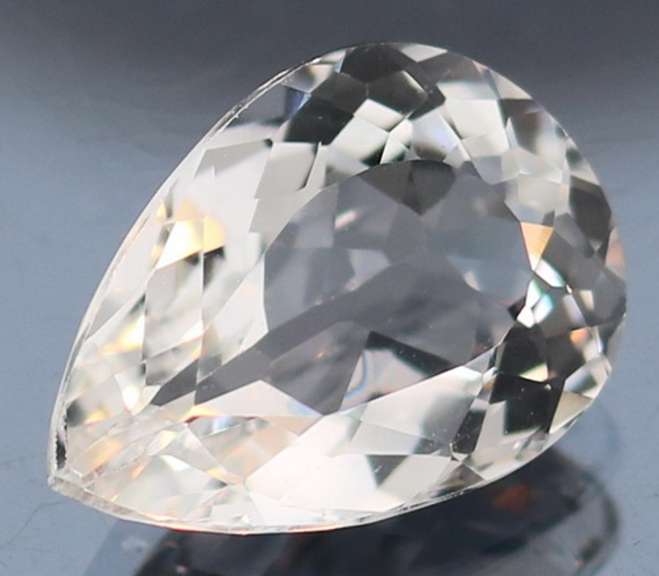 Gorgeous 9.66ct diamond white Topaz