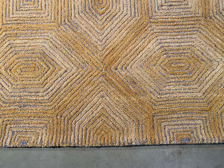 CARVED MODERN WOOL RUG 5x8