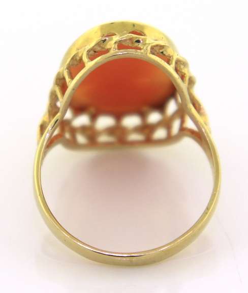 Gorgeous 14kt Yellow Gold Oval Cameo Ring