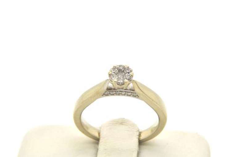 Dazzling 14kt Diamond Ring