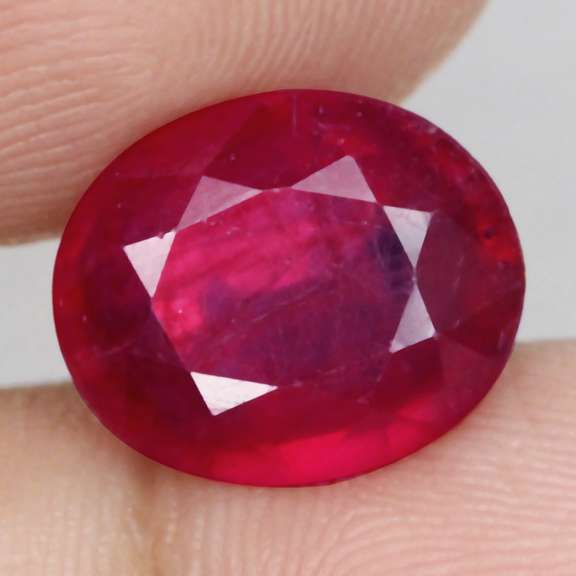 Stunning 5.54ct top imperial red Ruby center stone