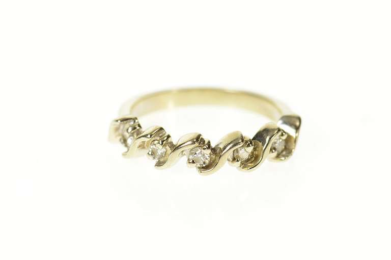 14K White Gold Wavy Pattern Diamond Simple Wedding Band Ring