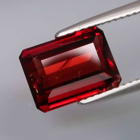 Amazing 4.06ct UNTREATED cherry red Rhodolite Garnet