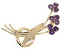 Pleasing Yellow Gold Amethyst Flower Brooch