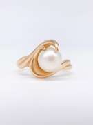 Beautiful 14kt Gold Pearl Ring