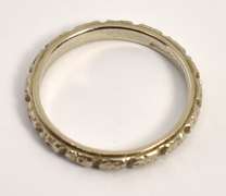 Sweet Floral Motif 18k WG Band