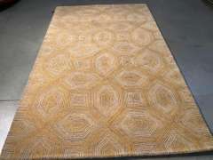 CARVED MODERN WOOL RUG 5x8